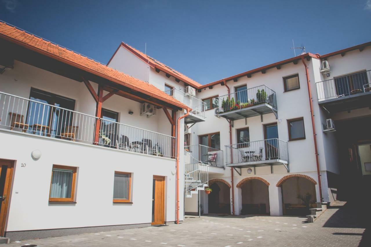 Apartman Rezidence Mikulov Exterior photo